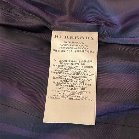 Elegant Double-Breasted Burberry Trench Coat in Deep Burgundy - Picture 10 of 12